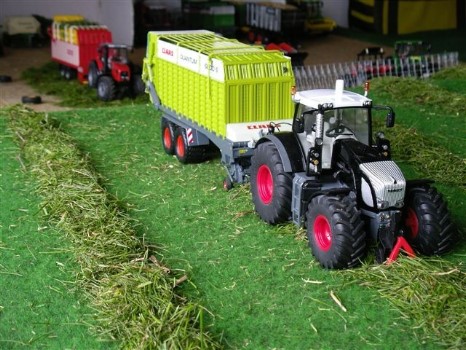 ../Images/witomo 5 Gras, silo fahren.jpg